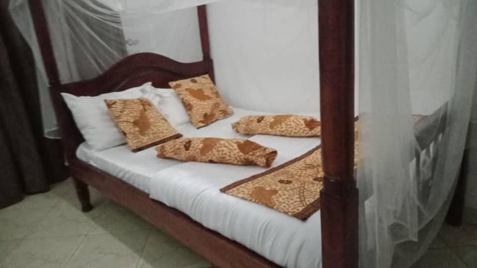 Riverside Resort Hotel Kabale Ngoại thất bức ảnh