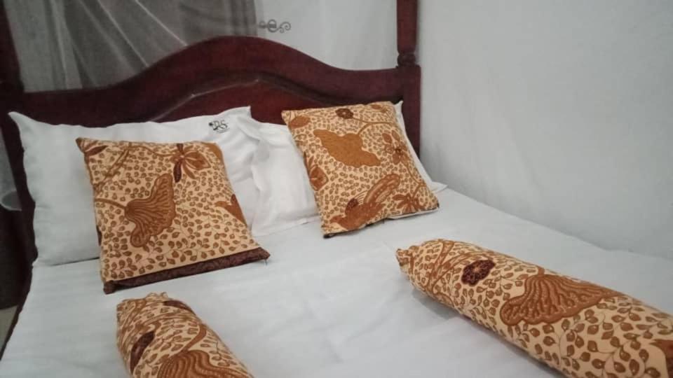 Riverside Resort Hotel Kabale Ngoại thất bức ảnh