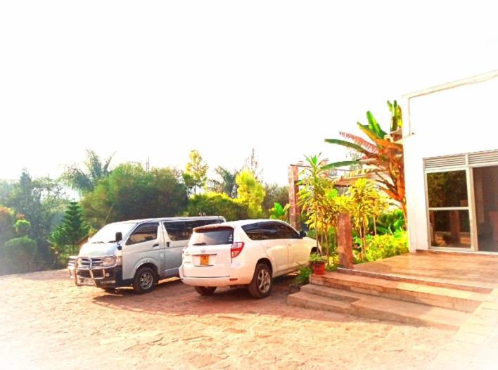 Riverside Resort Hotel Kabale Ngoại thất bức ảnh