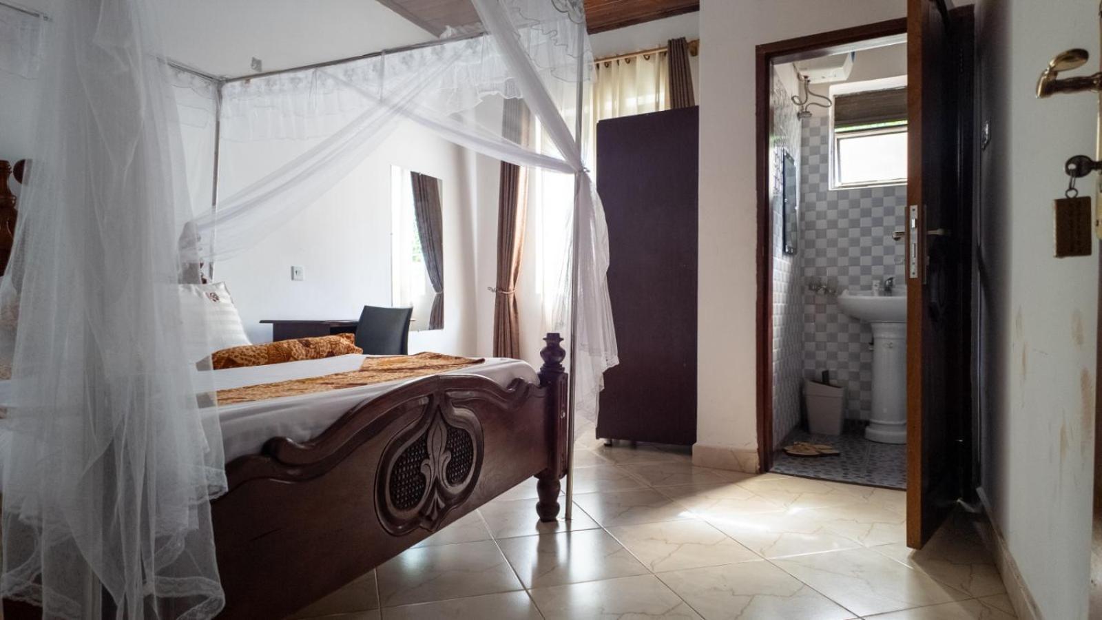 Riverside Resort Hotel Kabale Ngoại thất bức ảnh