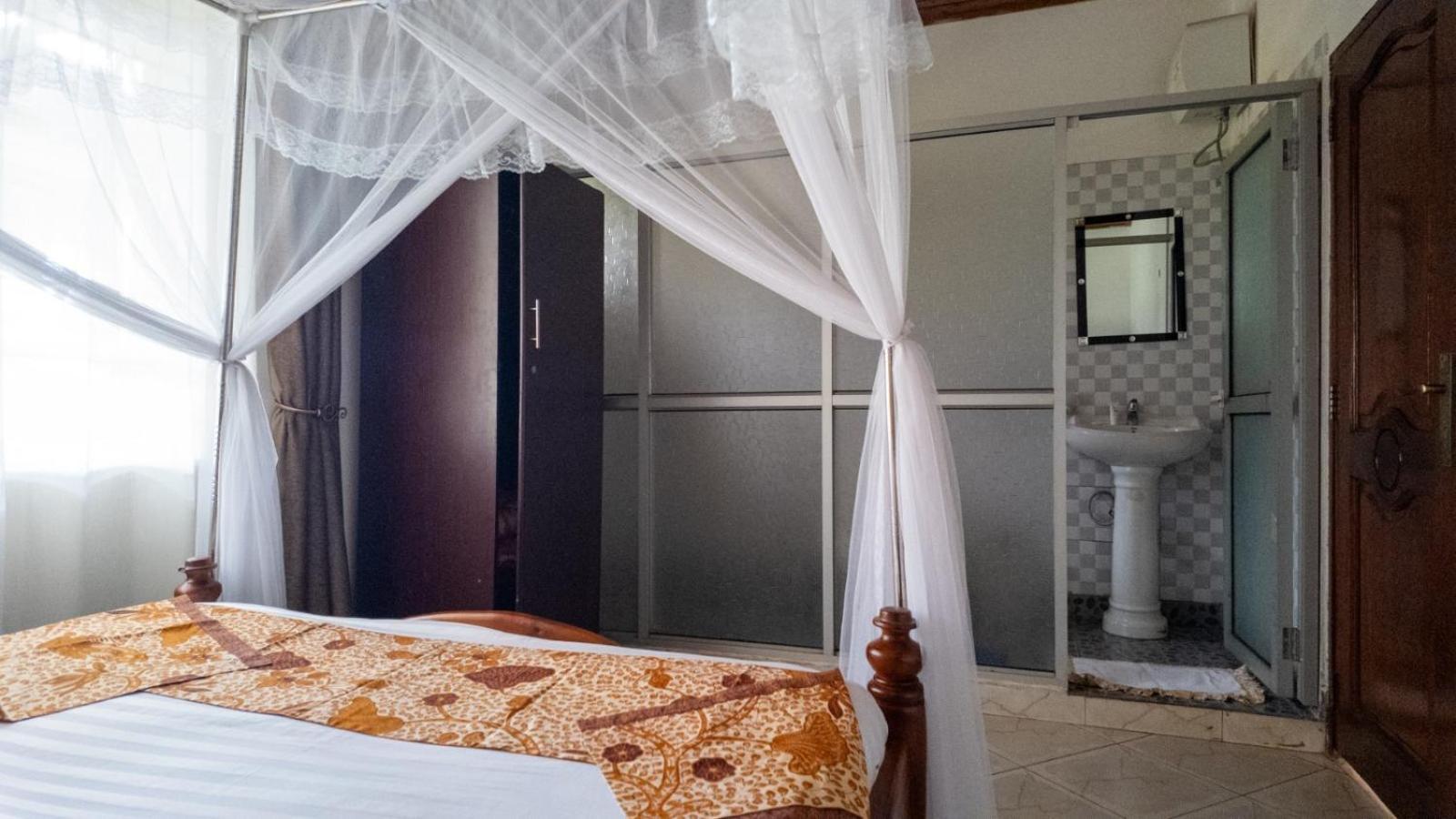 Riverside Resort Hotel Kabale Ngoại thất bức ảnh