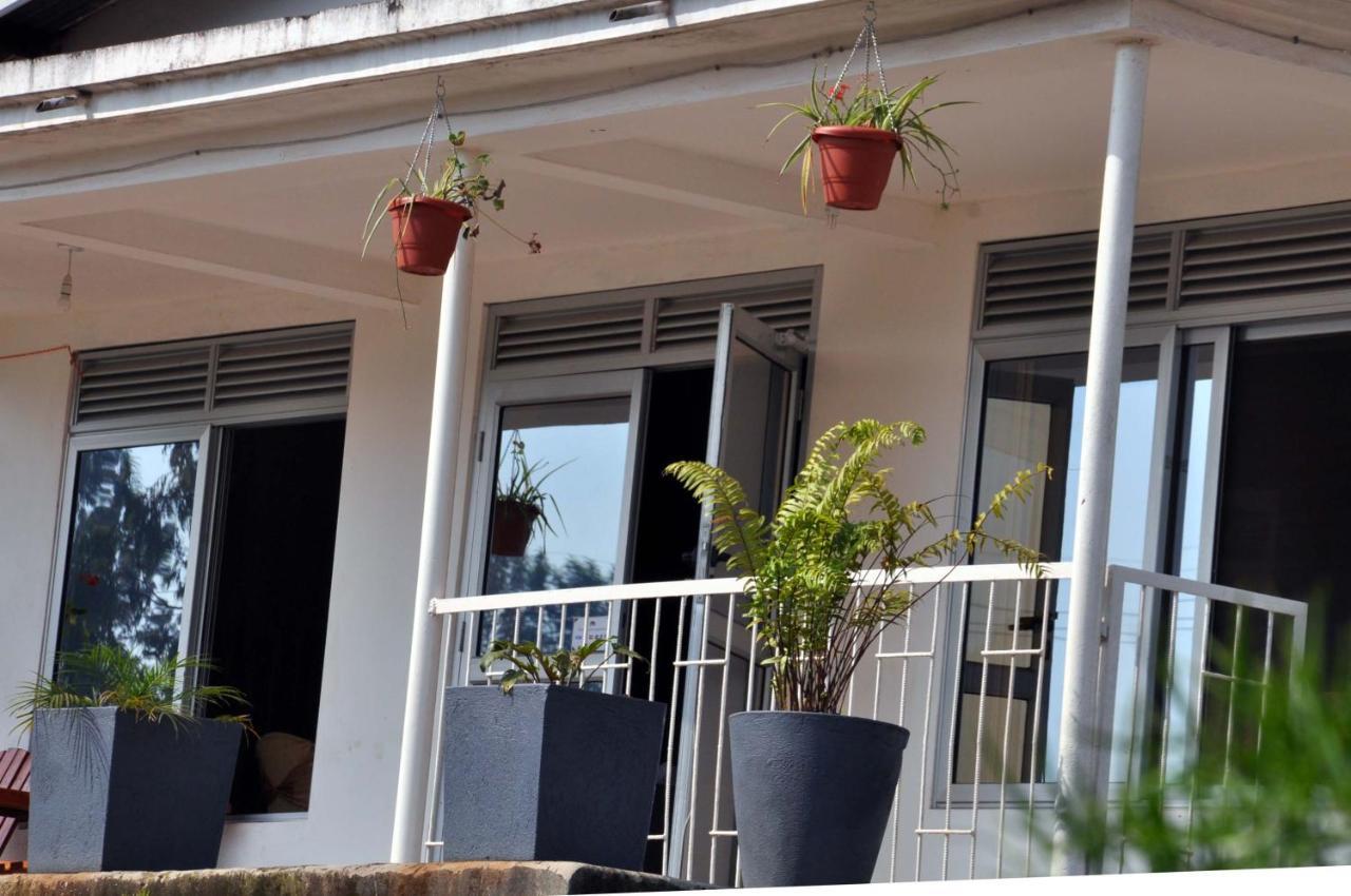 Riverside Resort Hotel Kabale Ngoại thất bức ảnh